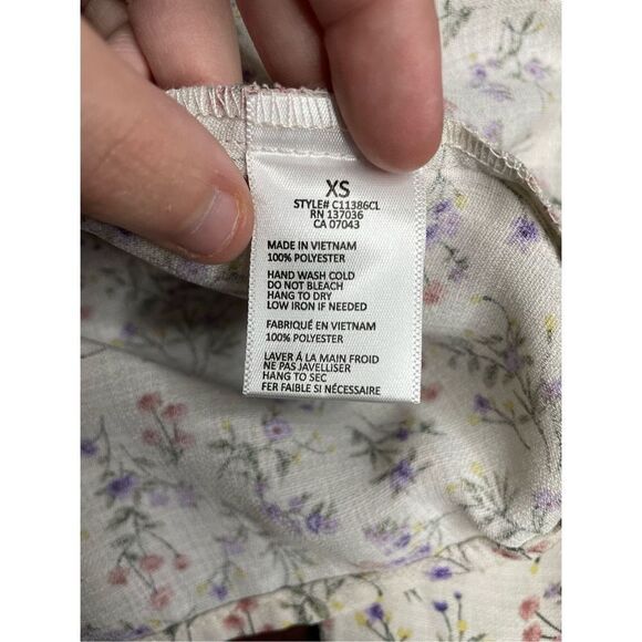 Paper Crane Smocked Floral Blouse- X-Small - Picture 6 of 6